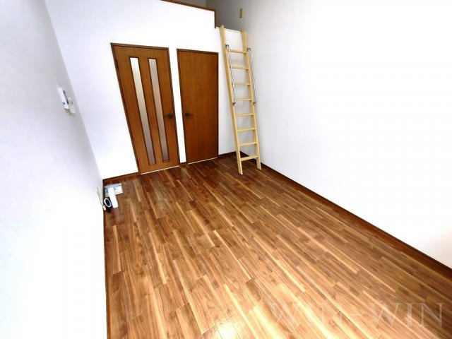 ウイングコート東小池 A棟の居間・リビング