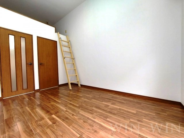 ウイングコート東小池 A棟の居間・リビング