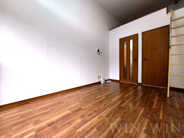 ウイングコート東小池 A棟の寝室