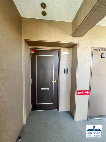 角部屋12階で日照良好！3路線利用可！ライオンズシティ鶴舞のその他共用部分|整然とした玄関スペース（マンション共用部より撮影）