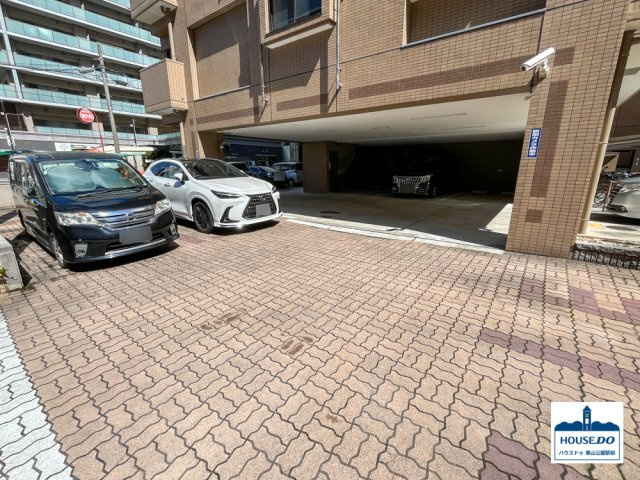 角部屋12階で日照良好！3路線利用可！ライオンズシティ鶴舞の駐車場|屋内外平面式の敷地内駐車場