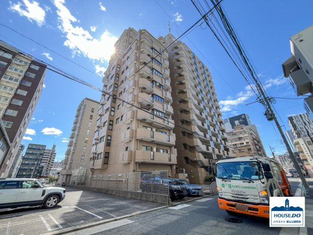角部屋12階で日照良好！3路線利用可！ライオンズシティ鶴舞の外観|北東側から撮影した建物の外観写真
