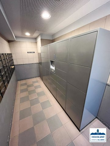 角部屋12階で日照良好！3路線利用可！ライオンズシティ鶴舞のその他共用部分|マンション共用部の一角には宅配ボックスと集合ポストがそれぞれ対面で配置されています