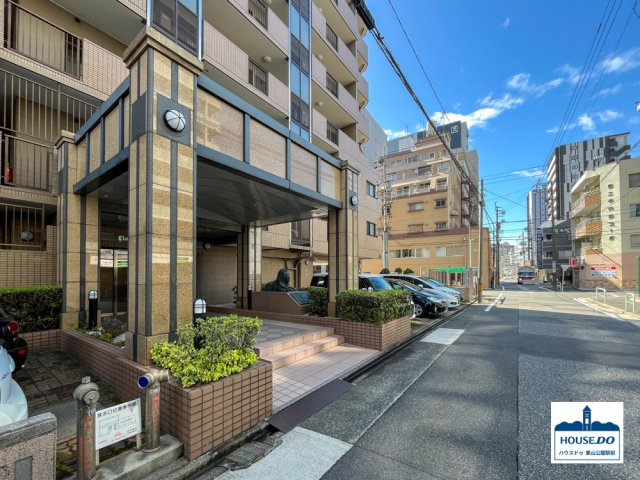 角部屋12階で日照良好！3路線利用可！ライオンズシティ鶴舞の外観|別方向から撮影したエントランスの外観写真