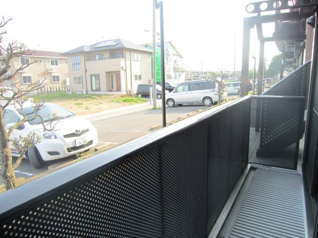 ひたちなか市大字高場のアパートのバルコニー|バルコニーの写真です。