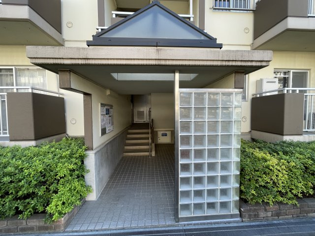 コーポレート与野本町（18号棟）のエントランス