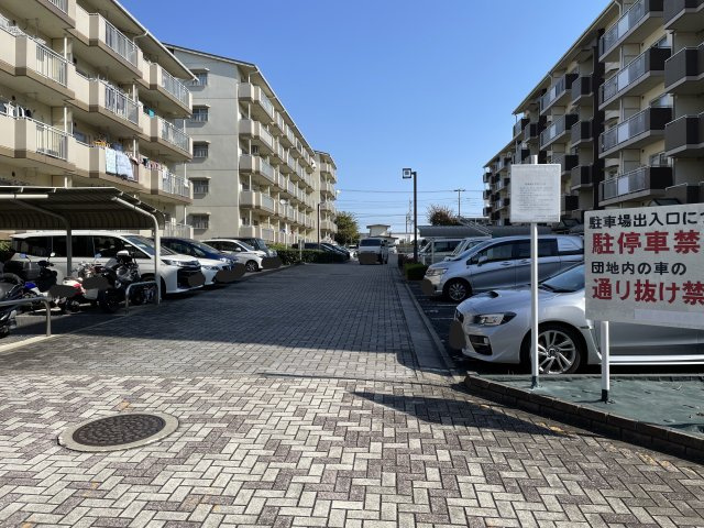 コーポレート与野本町（18号棟）の駐車場