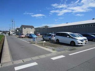 SHパーキング高場（高場駐車場）の駐車場|現地と接道の写真です。
