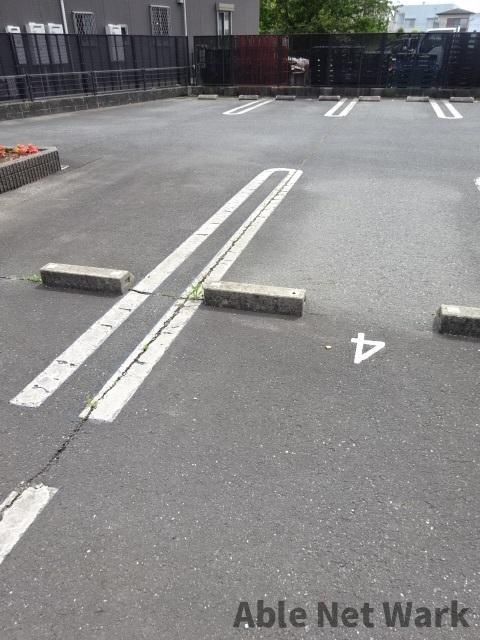 エストレーノｋｏｅｉの駐車場|エントランス部分