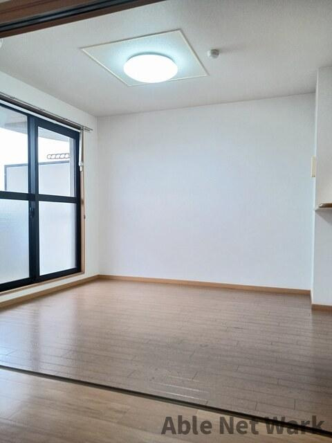 エストレーノｋｏｅｉの居間・リビング|10帖のLDK