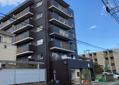 【外観】 | チサンマンション第二本厚木 | マンションの外観は非常に重要なポイントです！外観の善し悪しは資産価値に大きな影響を与えます。外観のいいマンションを購入することで、高値で売却がしやすく、買い手が見つかりやすいというメリットがあります。