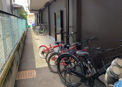 【駐輪場】 | チサンマンション第二本厚木 | マンションの駐輪場は、事前に空きがあるか確認を取ると安心です。せっかく入居したのに駐輪スペースがない！なんてことになったら大変ですよね。そこで、内見時や購入前にはまず事前に確認しておくと良いでしょう。
