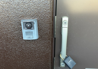 【防犯設備】 | チサンマンション第二本厚木 | 当然のことではありますが、オートロックやセンサーライト、ホームセキュリティーなどの防犯設備があれば、小さいお子様がいるご家庭も安心ですよね！まず物件購入の際は、防犯設備もチェックするようにしましょう。