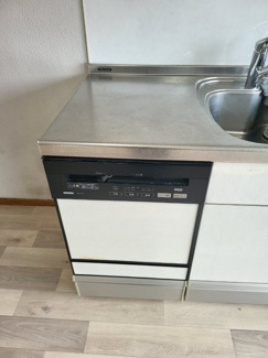 【キッチン】 | 平塚高村団地参五号棟 | 面倒な食後の食器洗いは、ビルトイン食洗機にお任せください。手洗いに費やしていた時間を趣味やご家族との団らんなど、ご自身の時間に有効活用できます。