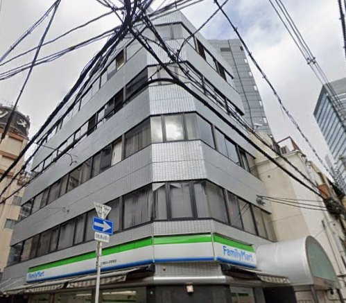 AUSビルの外観