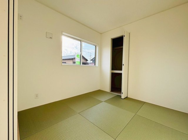 クワイエ　羽島市上中町長間第2　全3区画分譲の和室|一室あると便利な和室は、ご来客時はもちろん、お子様のお昼寝や遊び場、寝室としてもご利用いただけます。
日本の良き文化を引き継ぐ、色々な用途で使える、癒しの空間です。