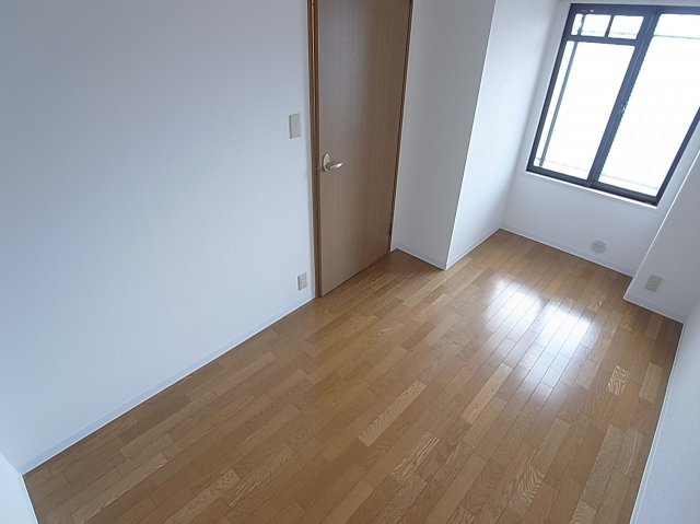 プラージュ御崎の洋室|洋室5帖も明るいです