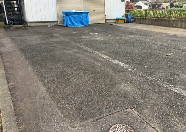 【外観】 | 土地を買う際、住む地域の自治体や福祉の補助制度にも注目してみましょう。子供や老人の医療補助やゴミ出しのルールなど、自治体によってルールに大きな違いがあるため、暮らしやすい土地で判断するとよいでしょう。