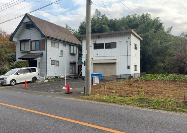 【外観】 | 土地購入を検討されている場合、境界杭がない状態で購入してしまうと境界確定測量をする必要があり、費用がかかります。購入の前に、売主、隣土地所有者立ち合いのもと境界を確定し境界杭を設置するのがベストです。