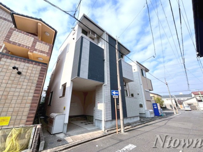 【外観】 | BLUE GARDEN | 外はこのようになっています