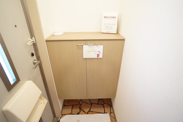 クレスト藤ヶ丘Bの玄関