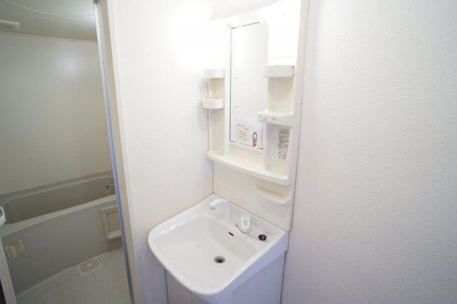 クレスト藤ヶ丘Bの独立洗面台