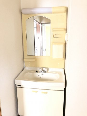 利根川ハイツB棟の独立洗面台|独立洗面化粧台付き