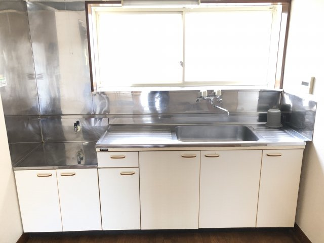 利根川ハイツB棟のキッチン|お料理しやすいキッチンです