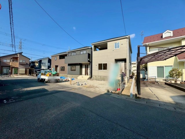 野洲市上屋3号棟　新築戸建ての前面道路含む現地写真