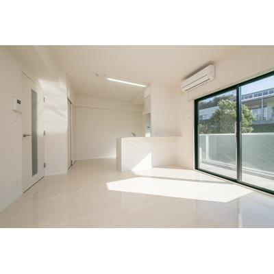 【居間・リビング】 | ピースフル | 白基調の広々としたリビング♪