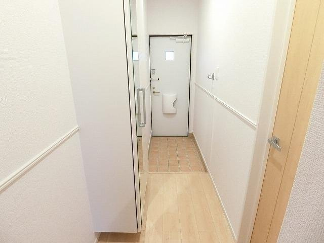 フラン・ブローテＢの玄関