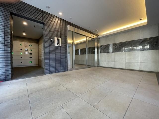 グランヴァンプレミアム川口のエントランス