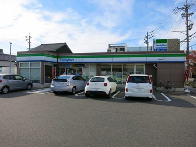 【周辺】 | ヴィラ　青蛾 | ファミリーマート 岡崎両町店まで800m