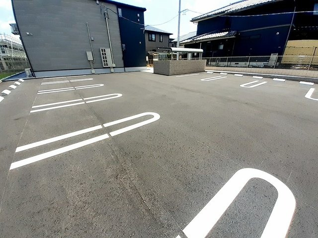 フレイム（ｆｌａｍｅ）の駐車場