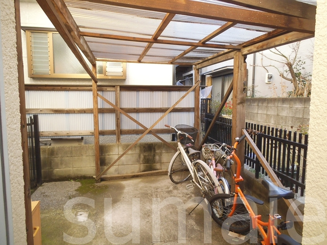 コーポ金野のその他共用部分|屋根付きの駐輪場です♪