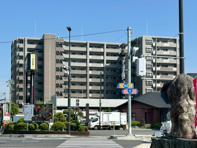 シャリエ草津大路　8Fの外観