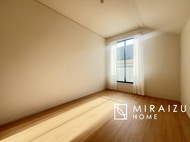 【内装】 | ご家族様のプライベート空間が確保できる素敵な間取りです。また敷地ゆったりですので、おうち時間を楽しむのにもぴったりですね♪
