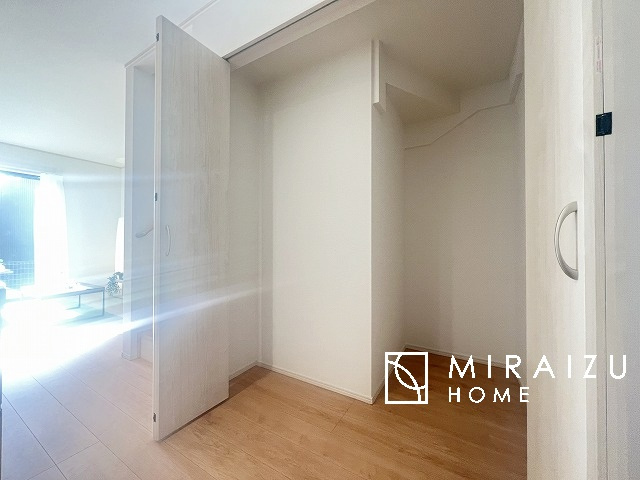 【庭】 | 青く澄み渡った綺麗な空と、陽の光をたっぷりと受ける、そんな新築住宅で新生活をスタートしてみませんか？見学・ご相談等、ミライズホーム(株)までお気軽にご連絡下さい♪