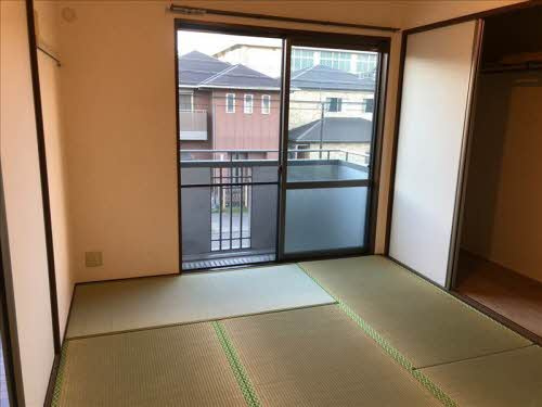 フラワーガーデン B棟の和室