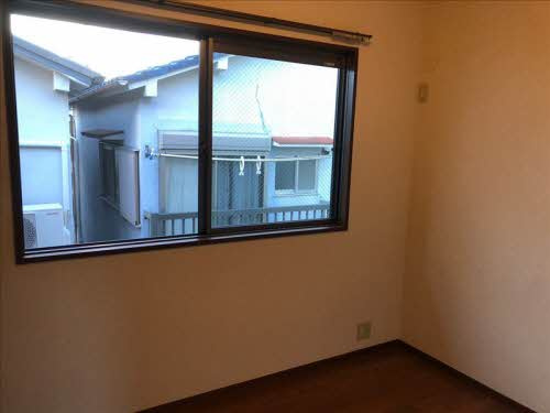 フラワーガーデン B棟の居間・リビング