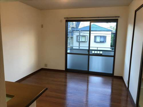 フラワーガーデン B棟の居間・リビング