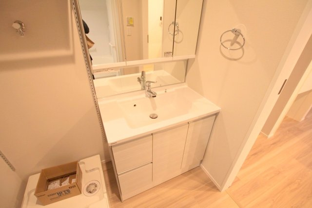 Maison de Matsuの洗面所|※同建物の類似写真となります。