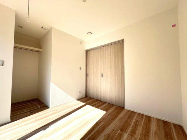 Kukka綱島の寝室|木目調の優しい洋室