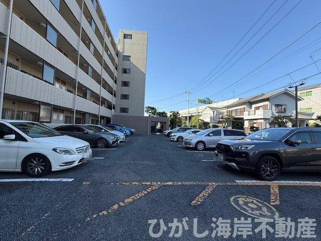 アザリア茅ヶ崎の駐車場|敷地内駐車場
