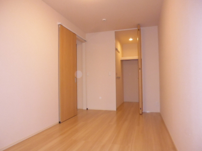 トロイス フィルの寝室|クローゼット付の寝室です☆