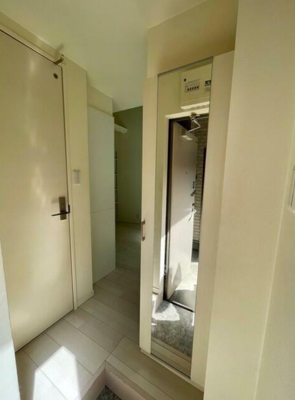 ひかりコーポEXの玄関