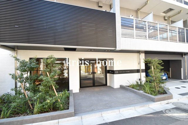 Log上野駅前の外観