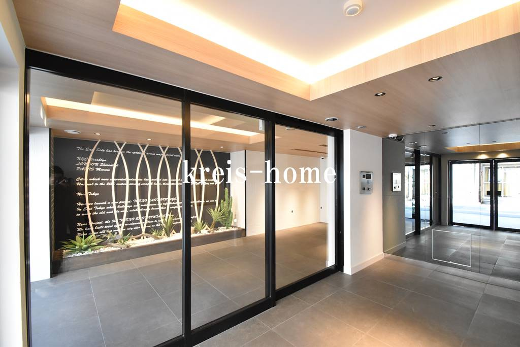 Log上野駅前のエントランス