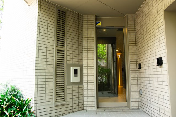  | 【サブエントランス】敷地東側にメインエントランス、北西角にサブエントランスがございます！