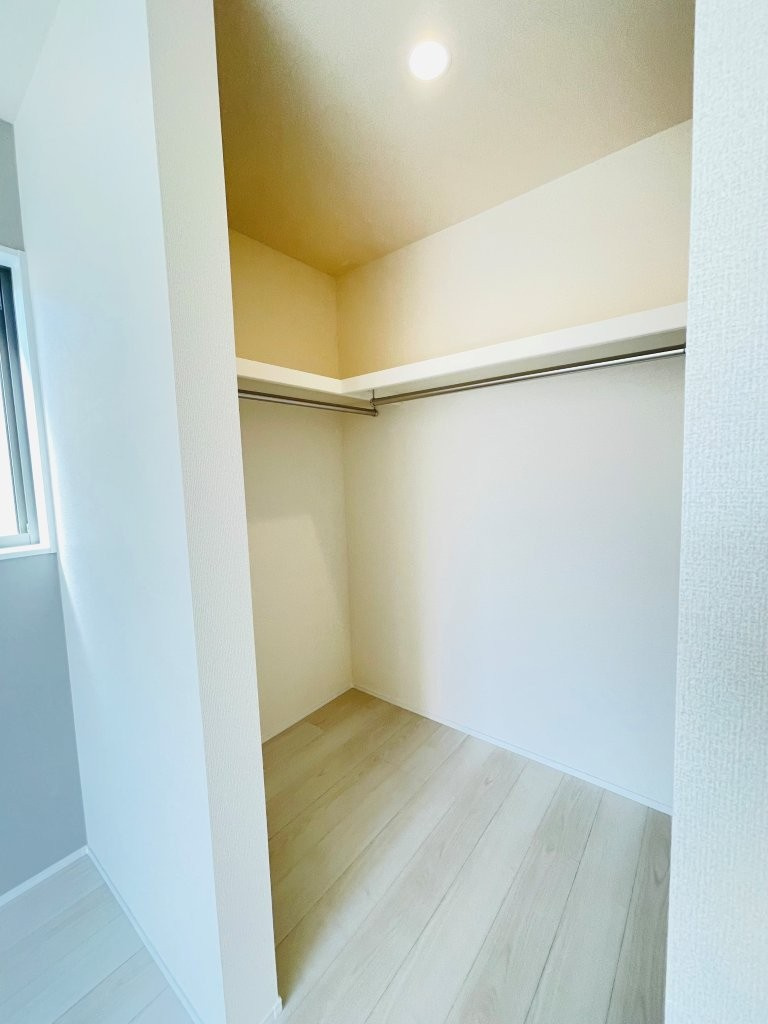 岡崎第257滝町　新築分譲住宅　全2棟　1号棟の収納|居室にはウォークインクローゼットを完備。家族の衣類がスッキリ片付きます♪